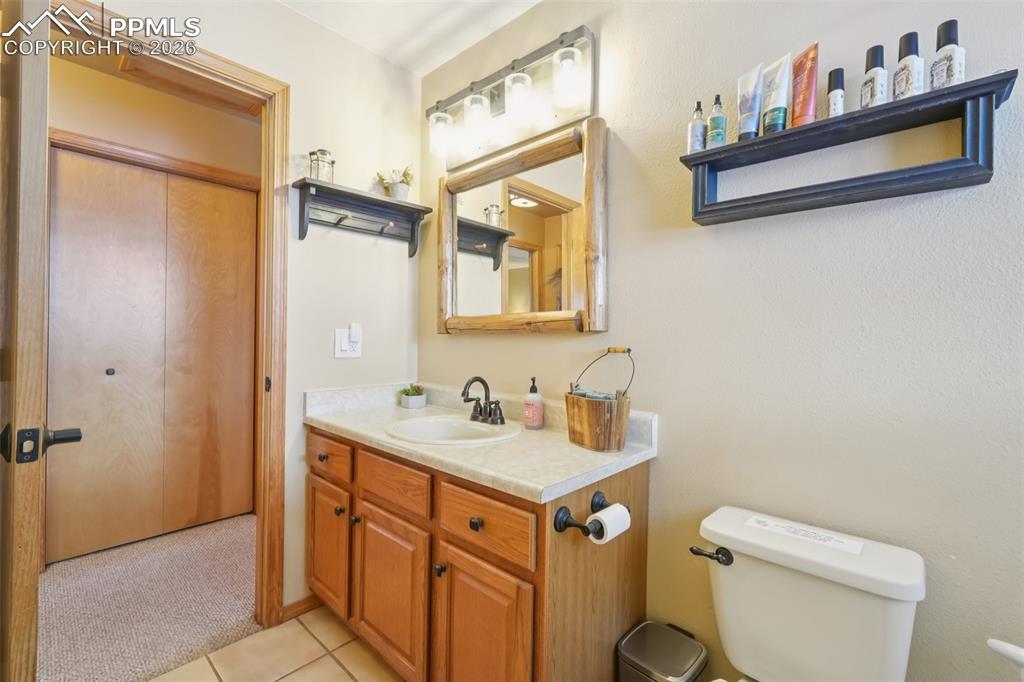 Image 21 of 25: Bathroom