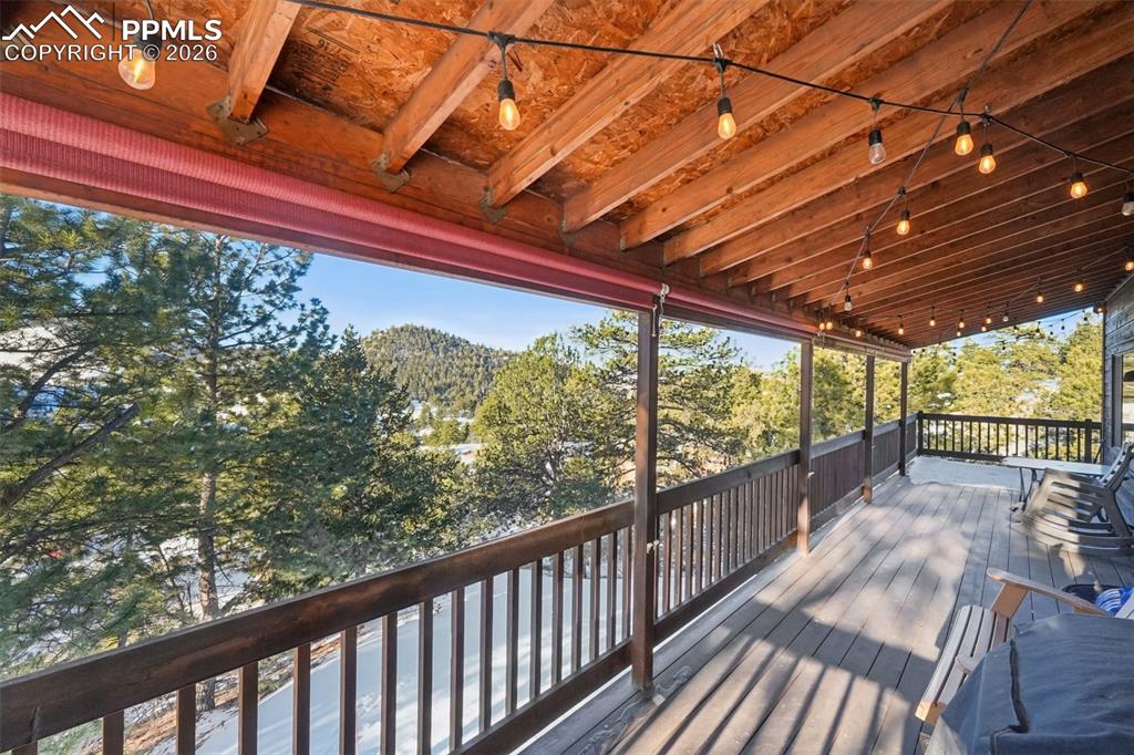 Image 23 of 25: Deck