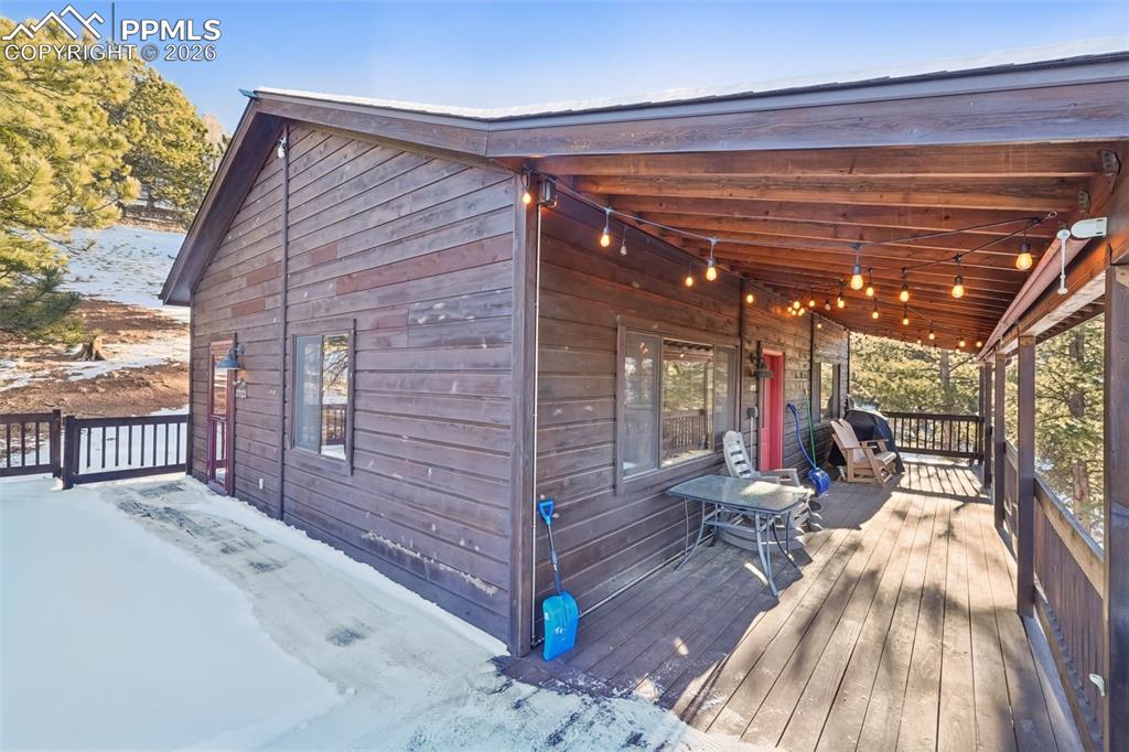 Image 25 of 25: Deck