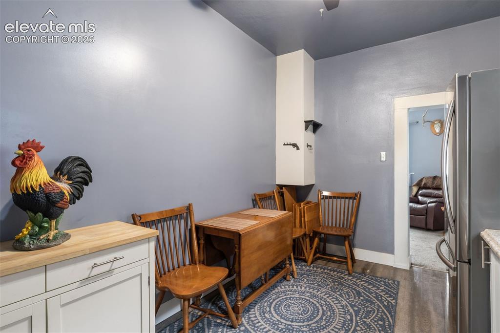 Image 12 of 25: Kitchen