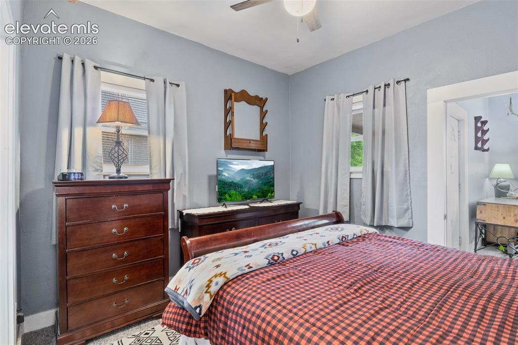 Image 15 of 25: Bedroom