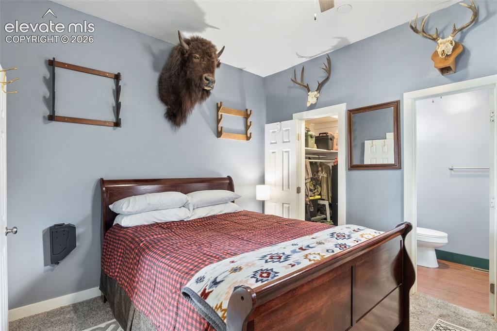 Image 16 of 25: Bedroom