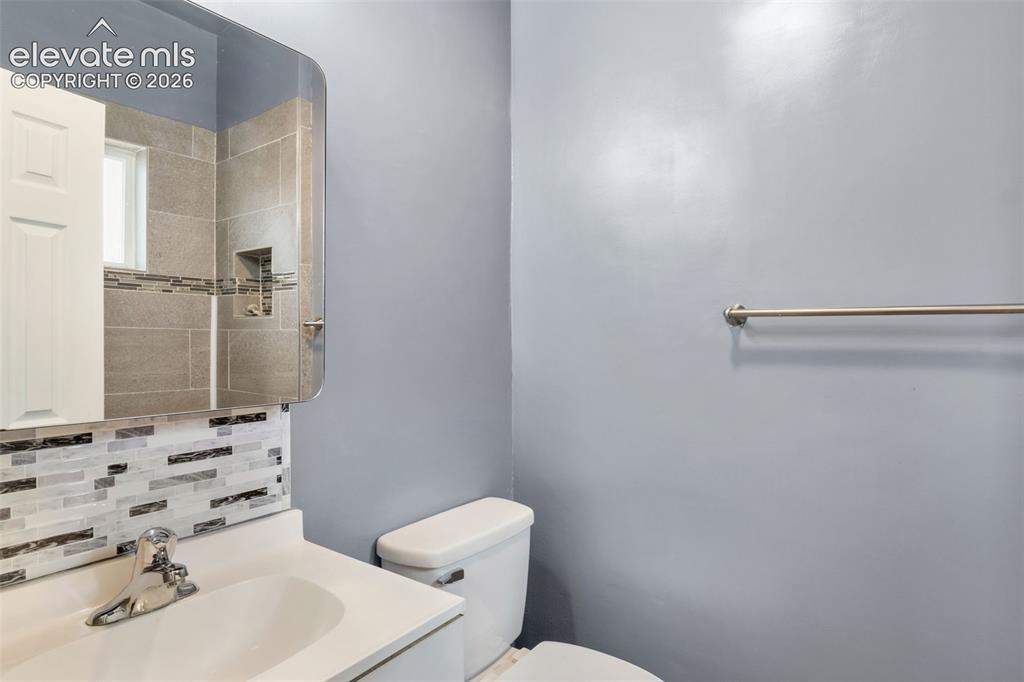 Image 17 of 25: Bathroom