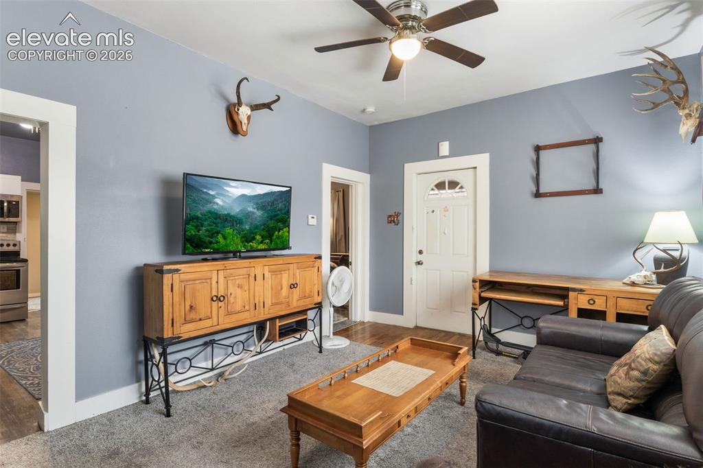 Image 7 of 25: Living Room