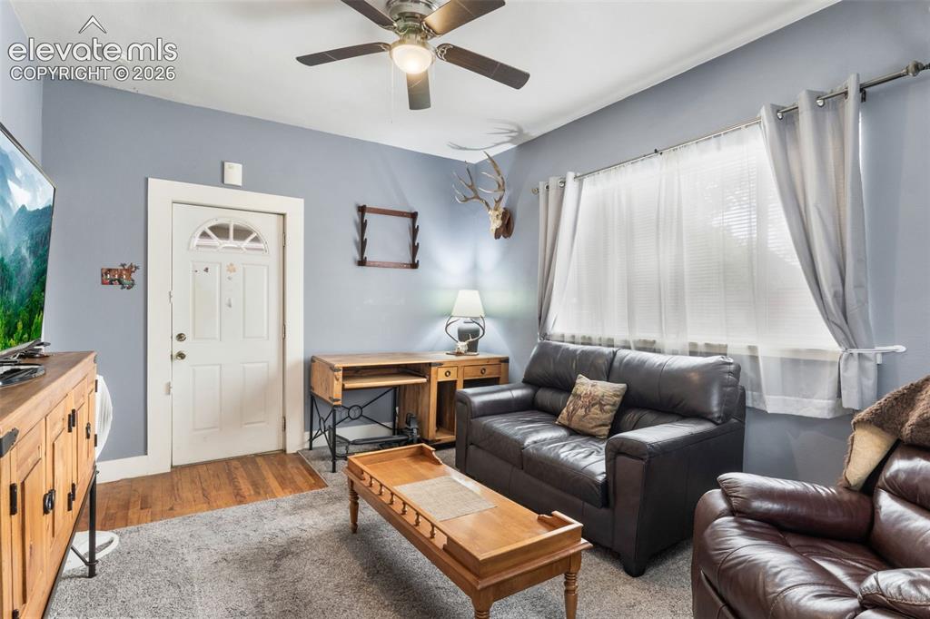 Image 8 of 25: Living Room