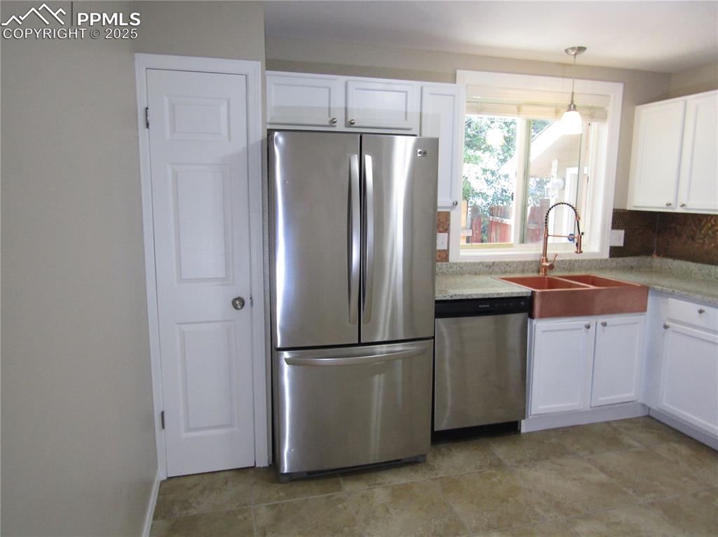 Image 11 of 22: Kitchen