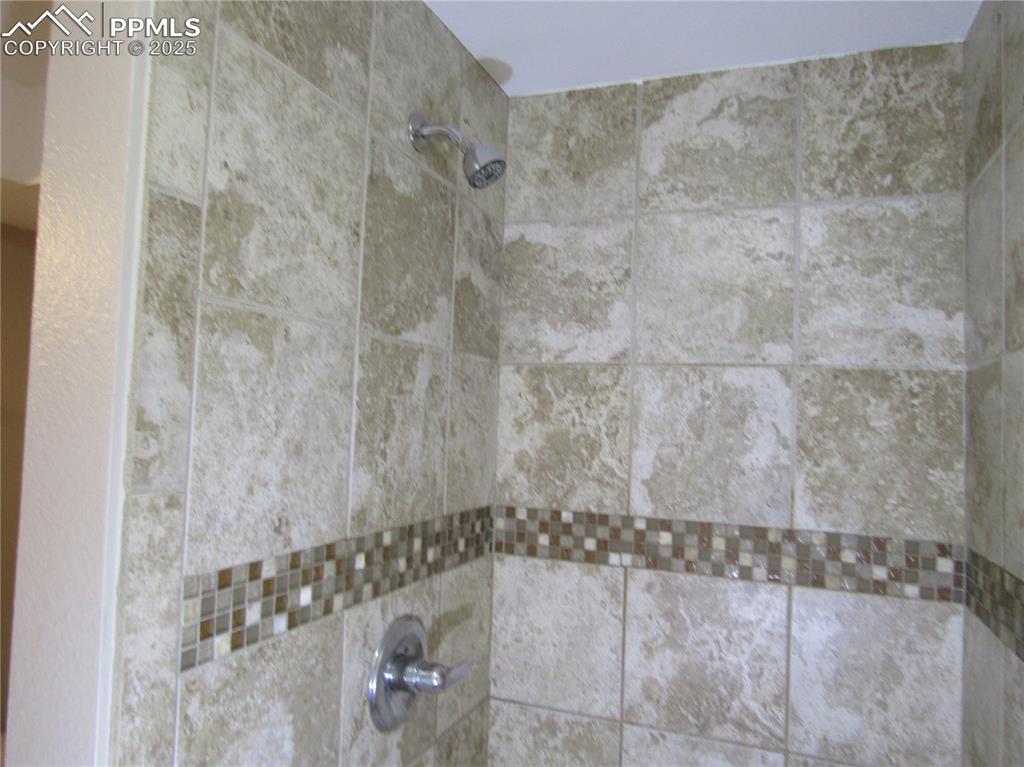Image 17 of 22: Bathroom