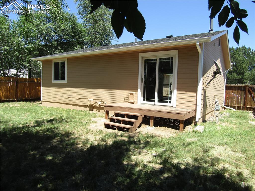 Image 22 of 22: Back of Structure