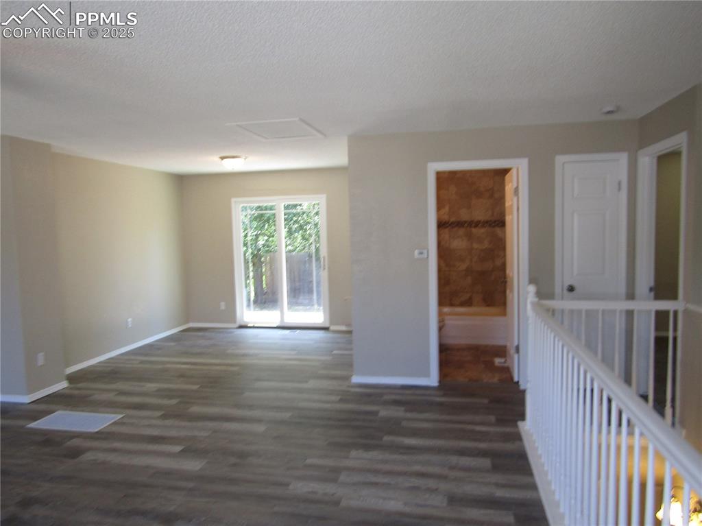 Image 3 of 22: Living room/ Dining room