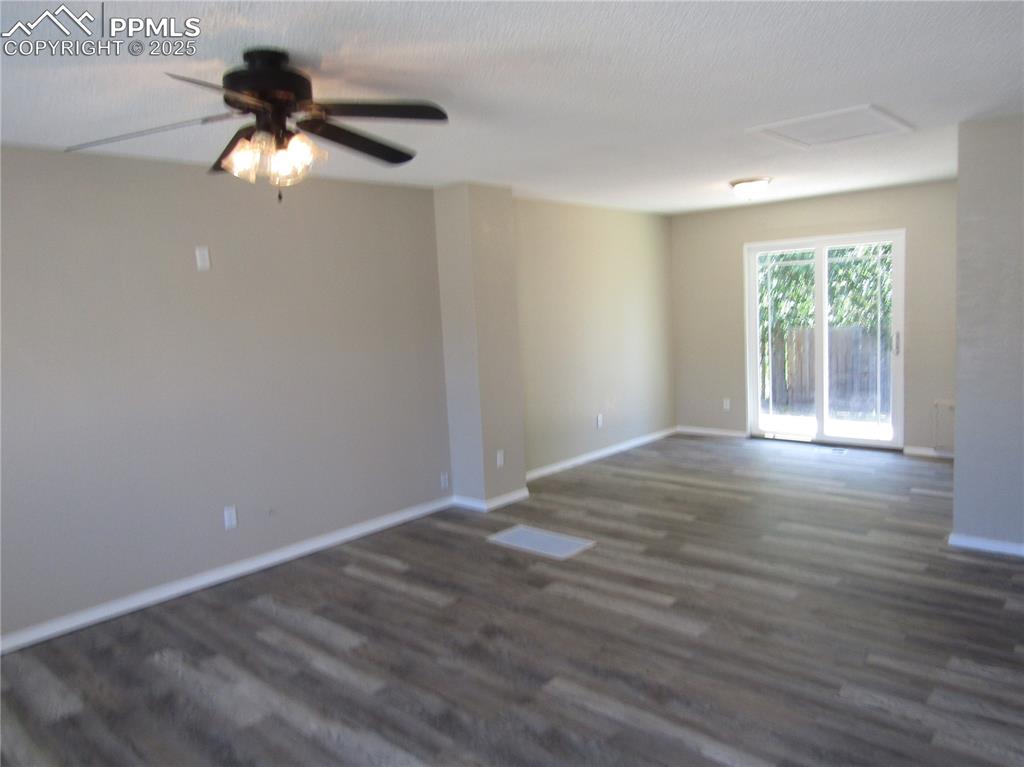 Image 4 of 22: Living room/ Dining room