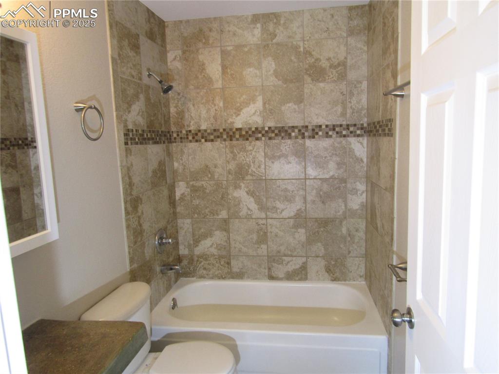 Image 8 of 22: Bathroom