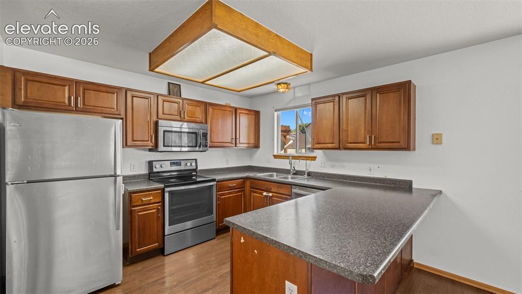 Image 16 of 44: Kitchen