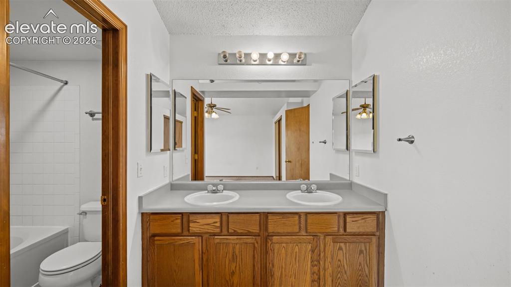 Image 29 of 44: Primary Bathroom