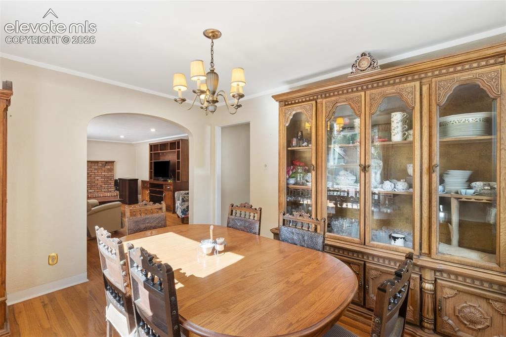 Image 10 of 37: Dining Area