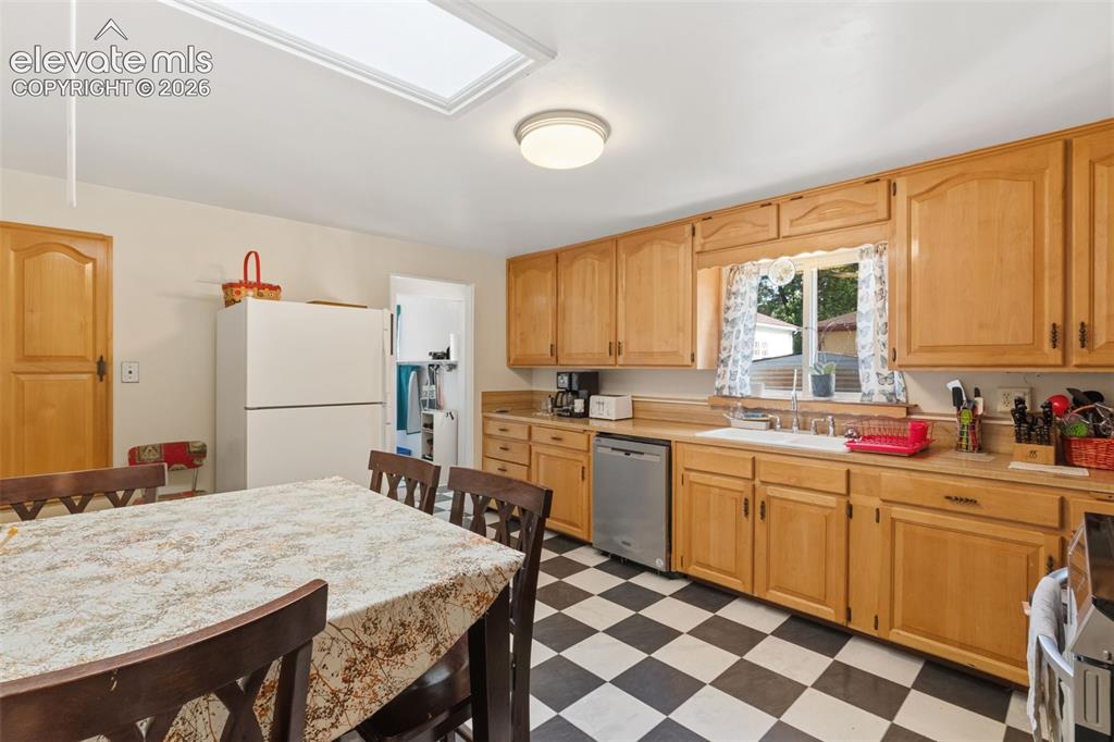 Image 12 of 37: Kitchen