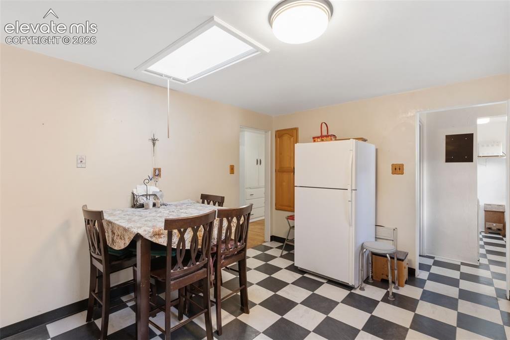 Image 13 of 37: Dining Area