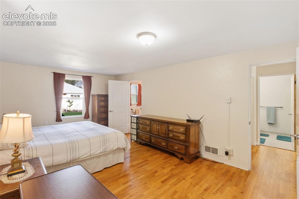 Image 18 of 37: Bedroom