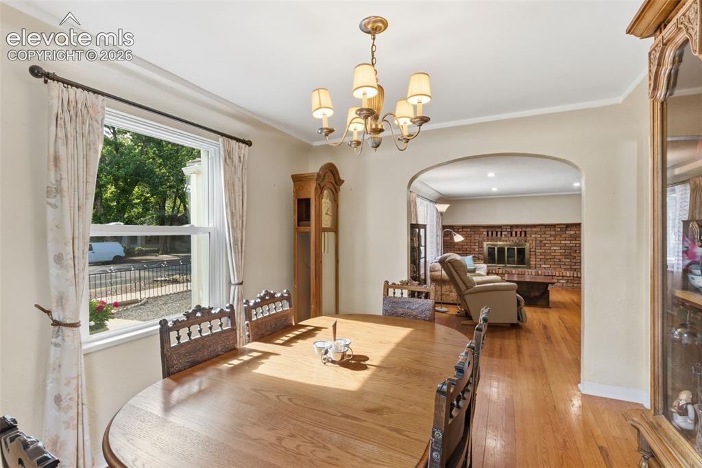Image 8 of 37: Dining Area