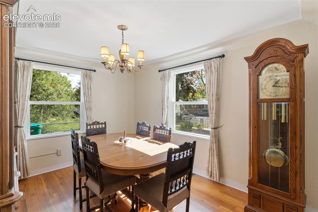 Image 9 of 37: Dining Area