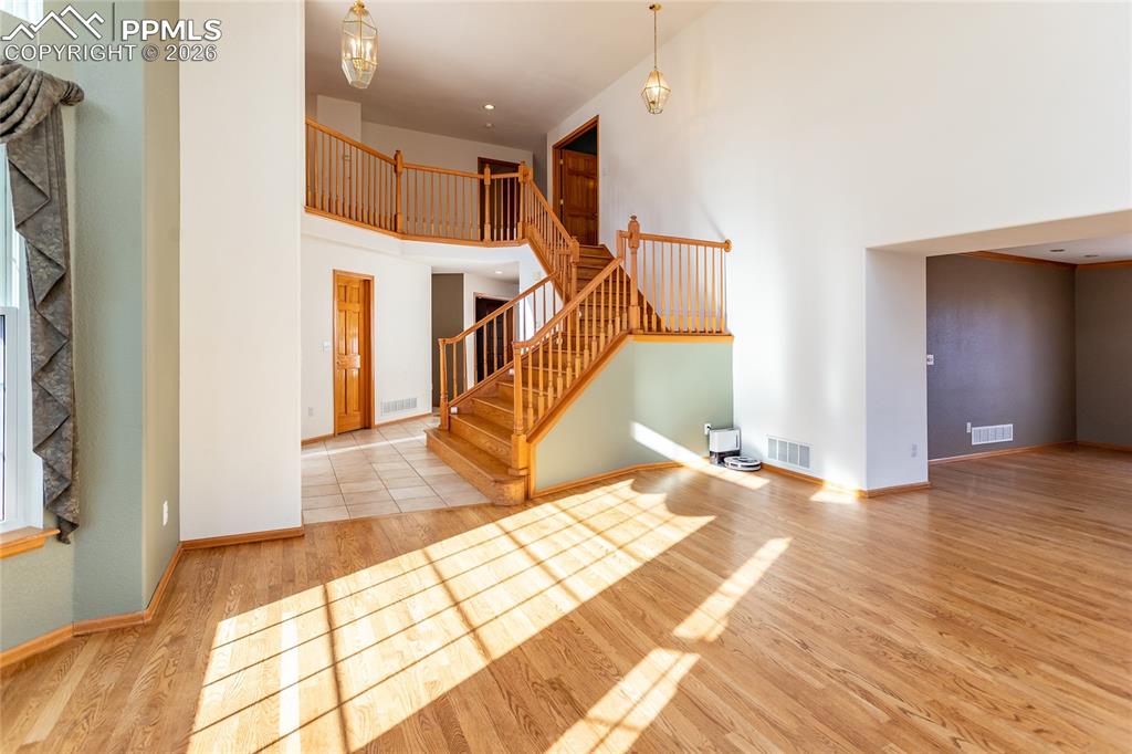 Image 15 of 50: Entrance Foyer