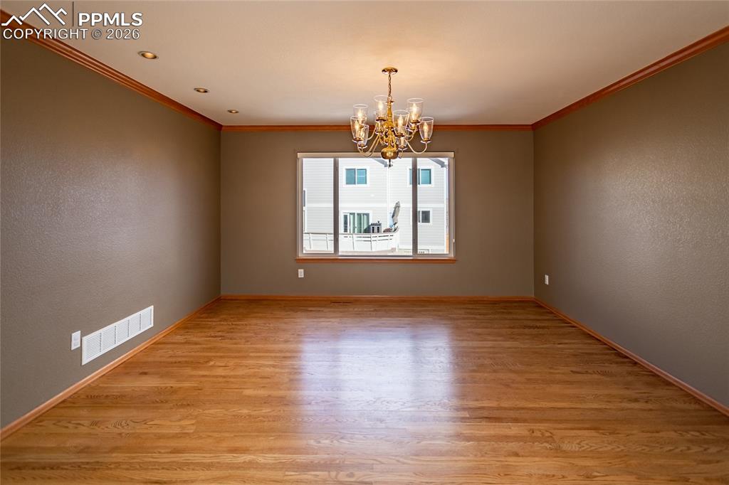 Image 20 of 50: Dining Room