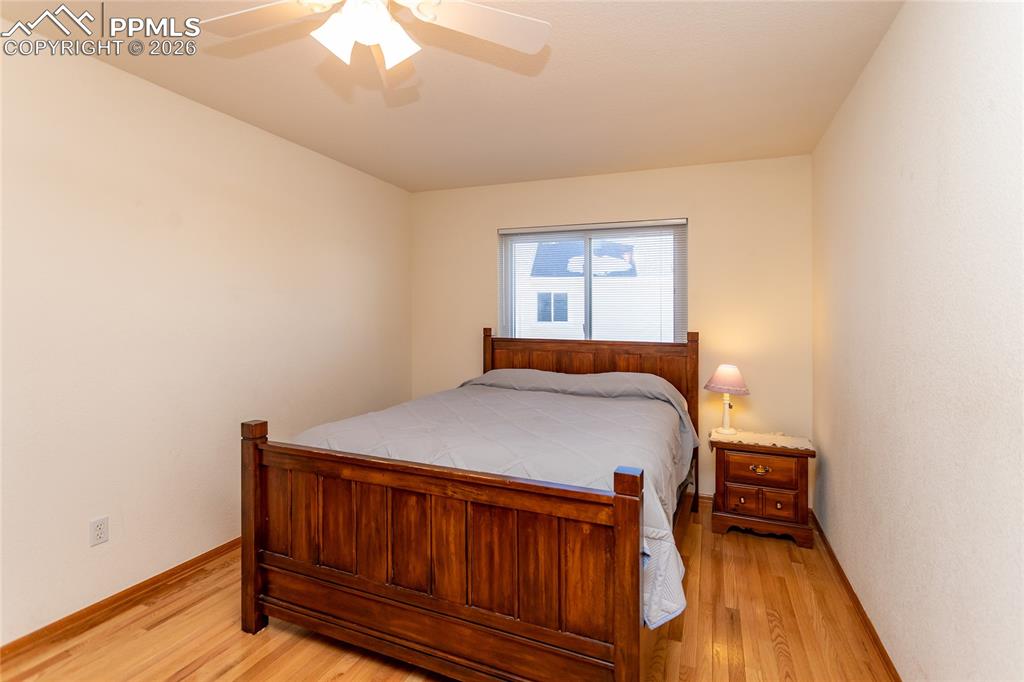 Image 40 of 50: Second bedroom