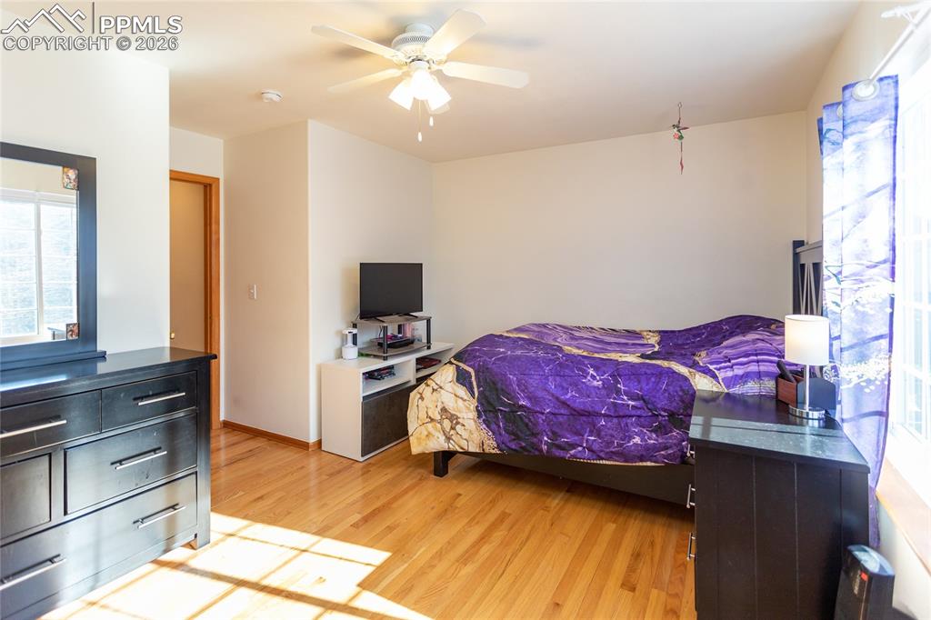 Image 44 of 50: Fourth bedroom