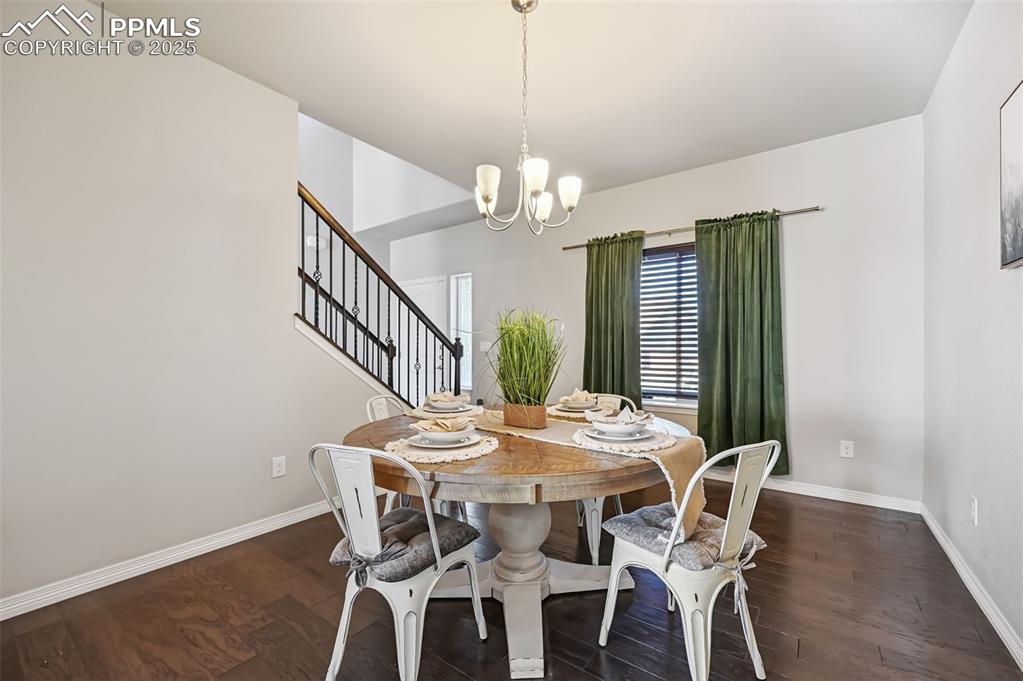 Image 12 of 50: Dining Area