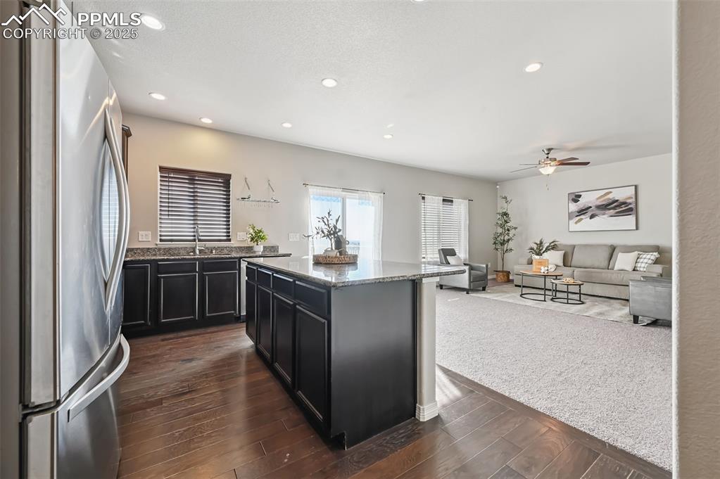 Image 8 of 50: Kitchen