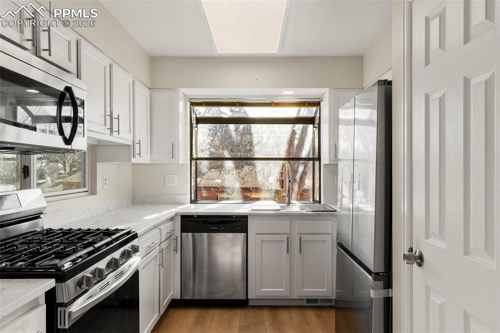 Image 11 of 33: Kitchen