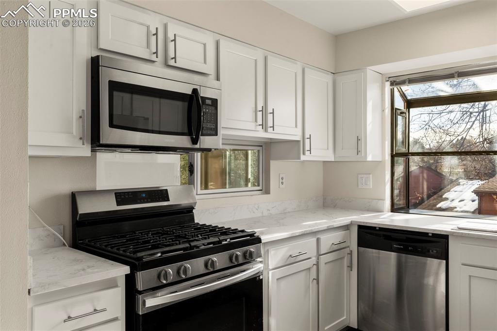 Image 13 of 33: Kitchen