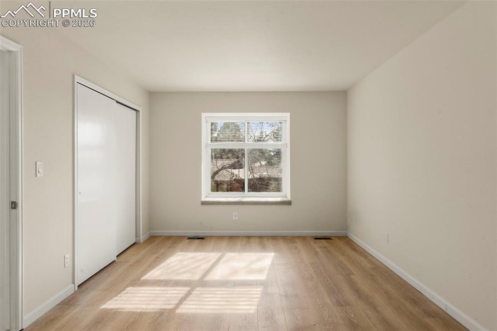 Image 14 of 33: Bedroom