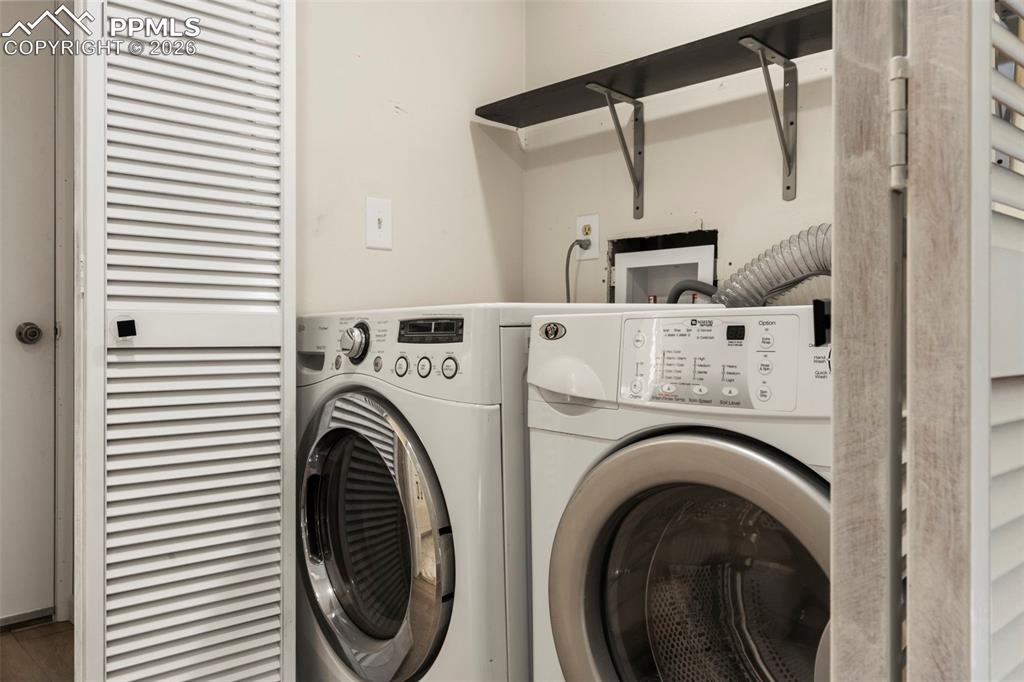 Image 16 of 33: Laundry