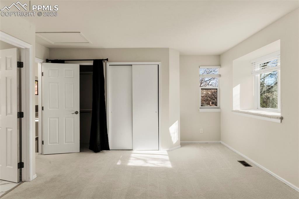 Image 17 of 33: Bedroom