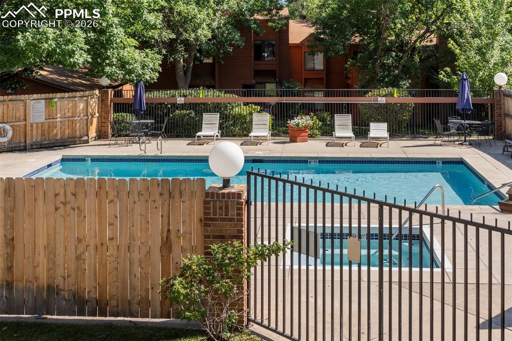 Image 29 of 33: Pool