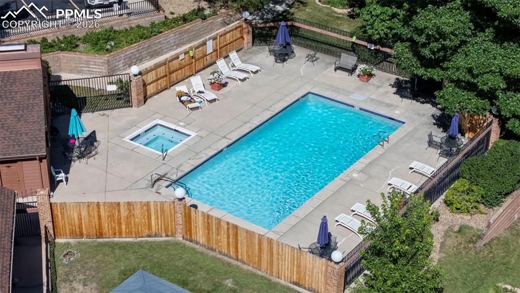 Image 32 of 33: Pool