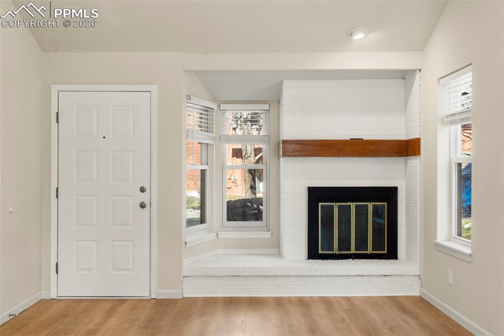 Image 6 of 33: Entry