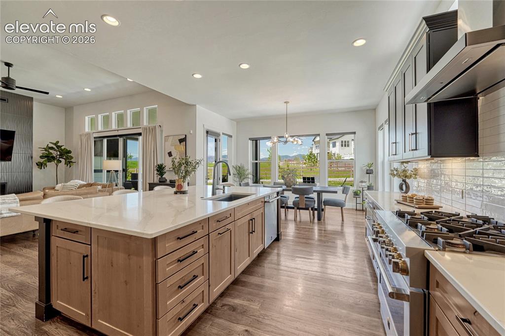 Image 11 of 50: Kitchen