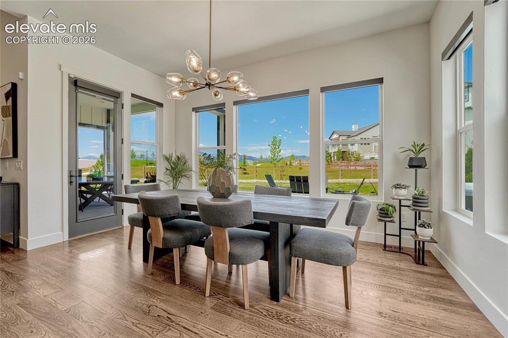 Image 15 of 50: Dining Area