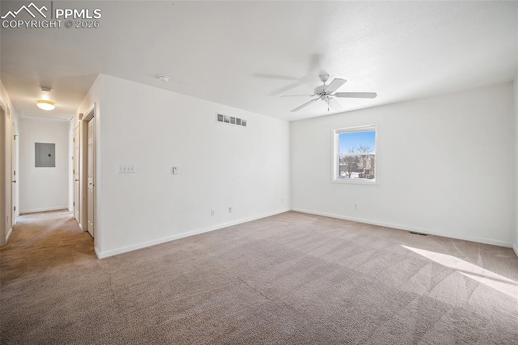 Image 11 of 31: Living Room