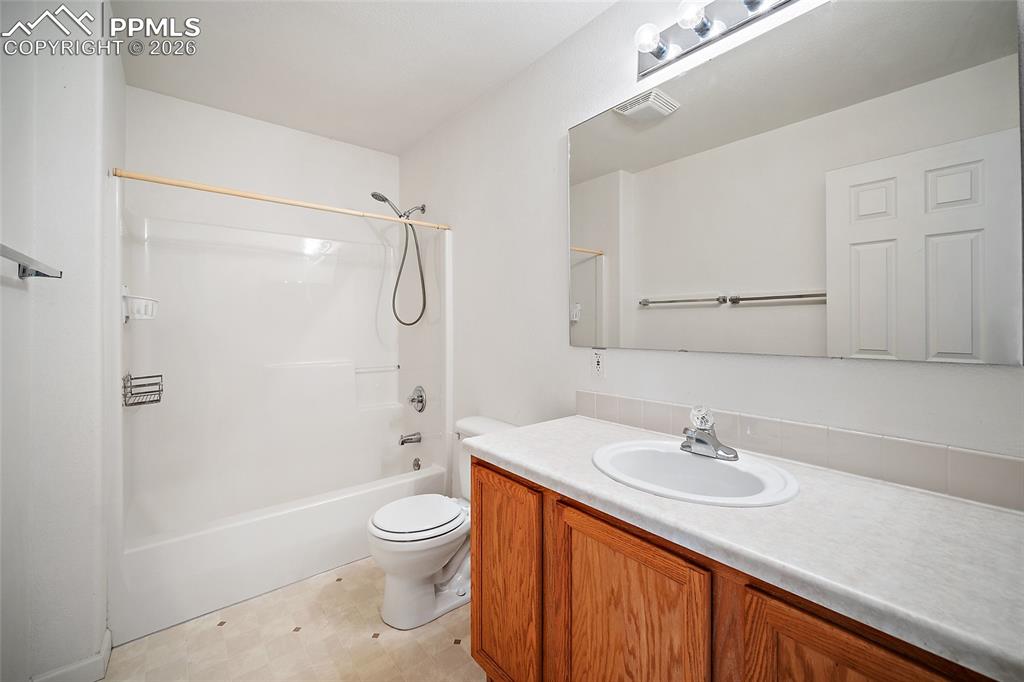 Image 12 of 31: Bathroom