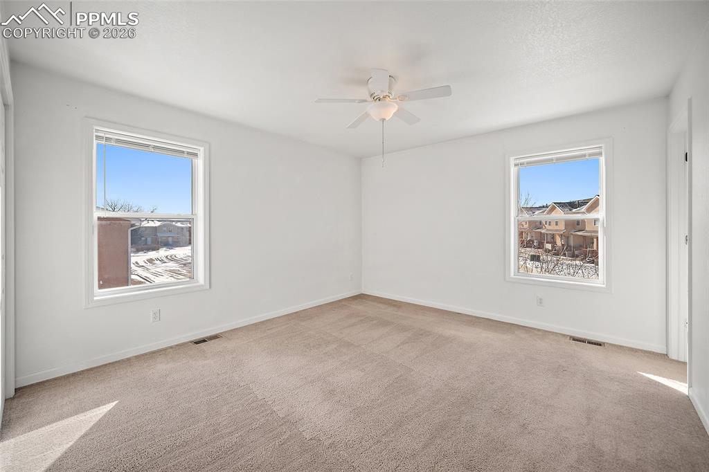 Image 15 of 31: Bedroom