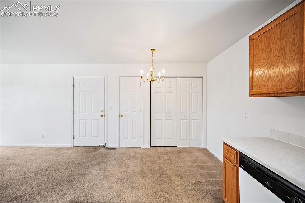 Image 8 of 31: Dining Area