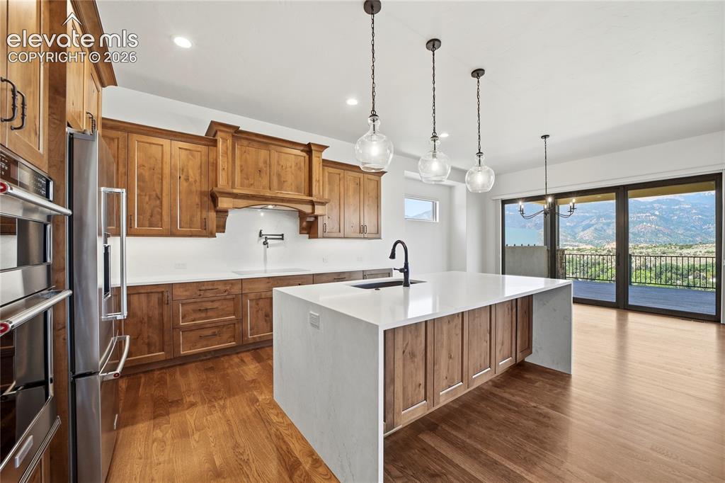 Image 11 of 50: Kitchen