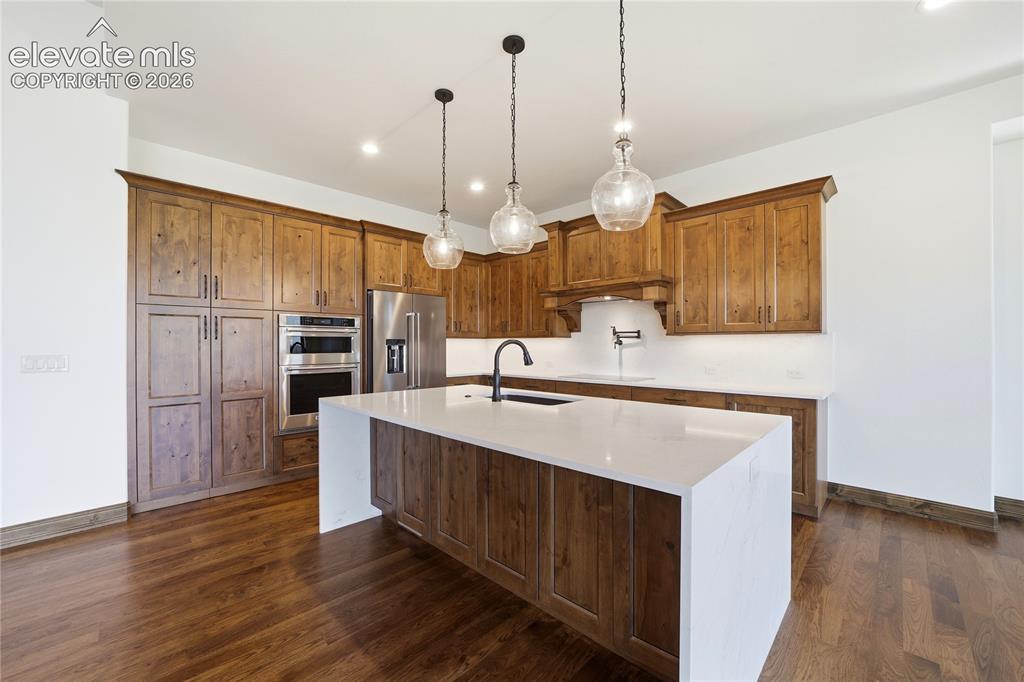 Image 9 of 50: Kitchen