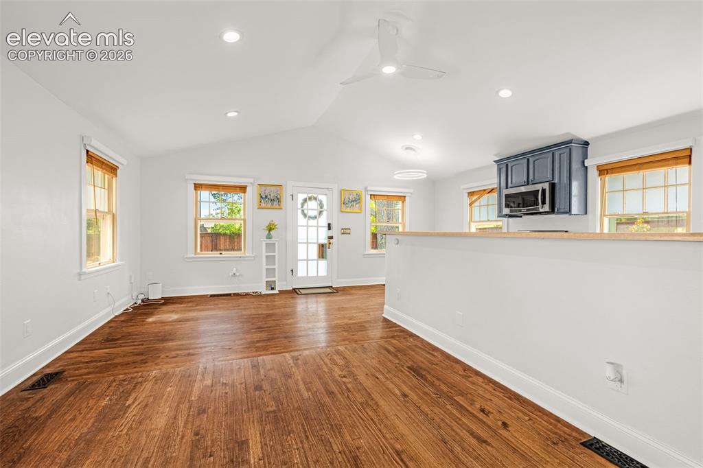 Image 16 of 44: Living Room
