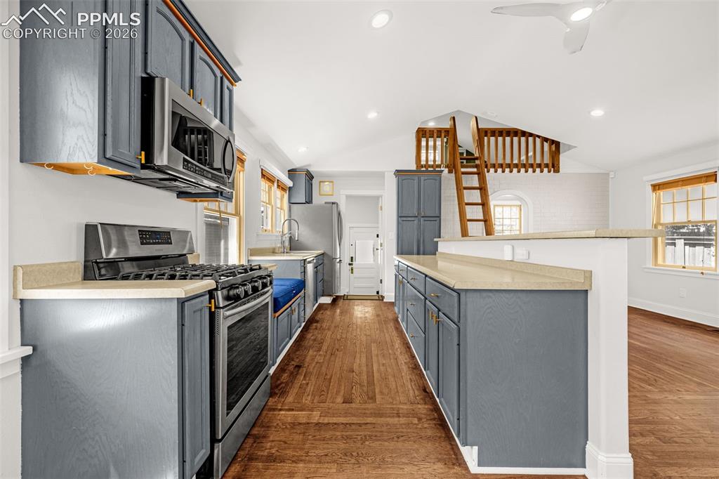 Image 7 of 44: Kitchen