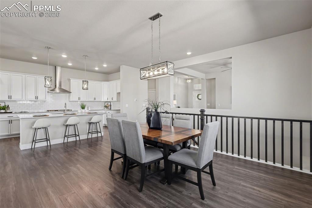 Image 11 of 42: Dining Area