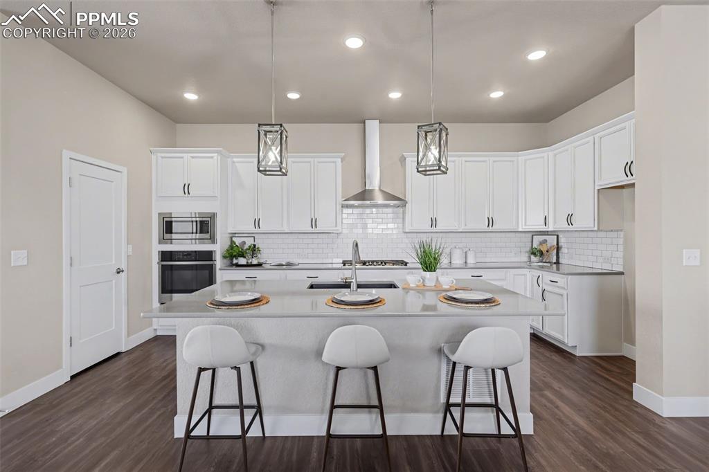 Image 18 of 42: Kitchen