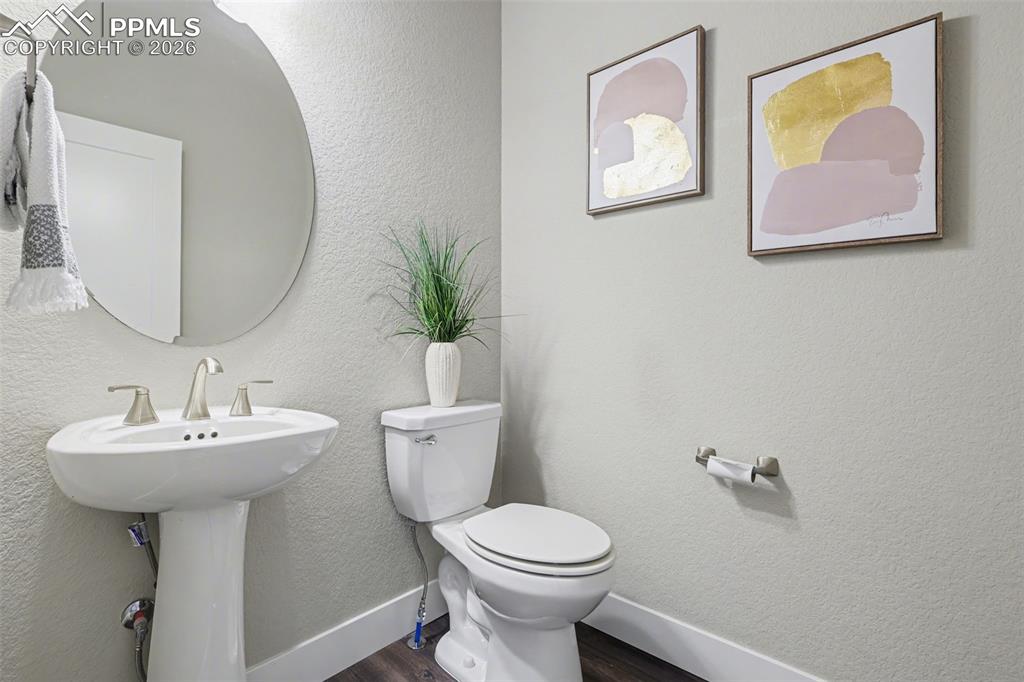 Image 19 of 42: Bathroom